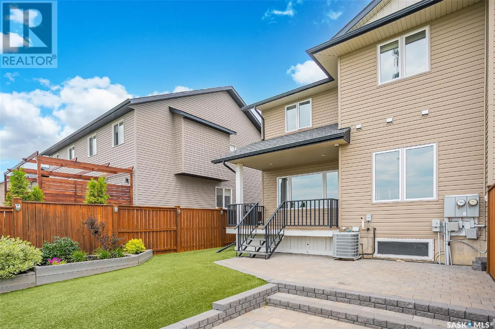 429 Redwood CRESCENT