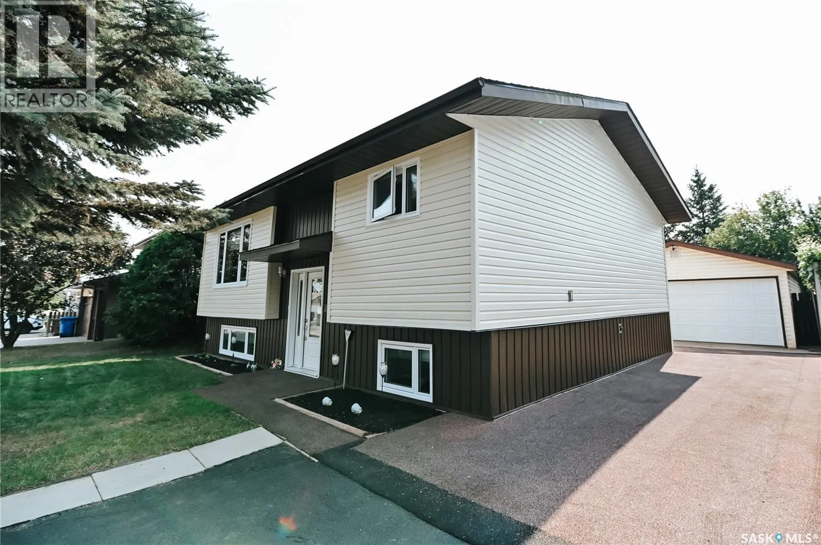 1661 Olive Diefenbaker DRIVE