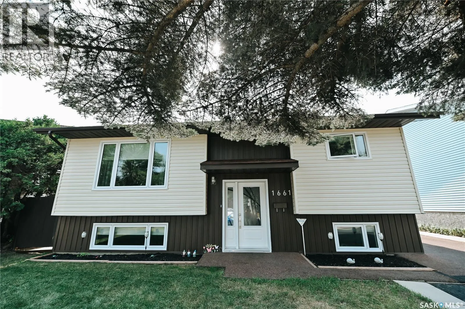 1661 Olive Diefenbaker DRIVE