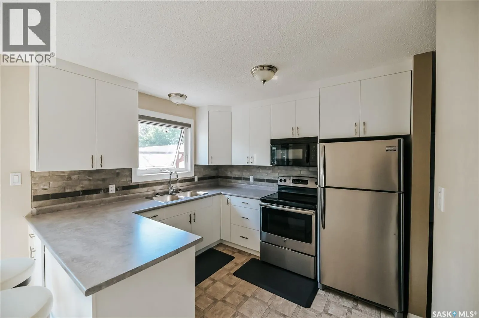 1661 Olive Diefenbaker DRIVE