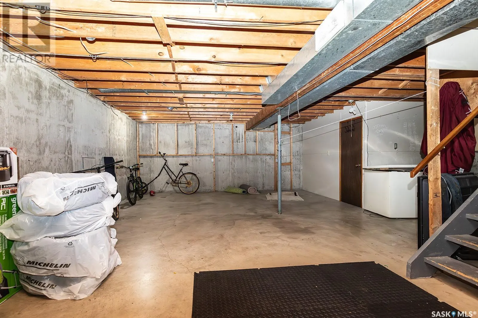 A & B 114 James STREET