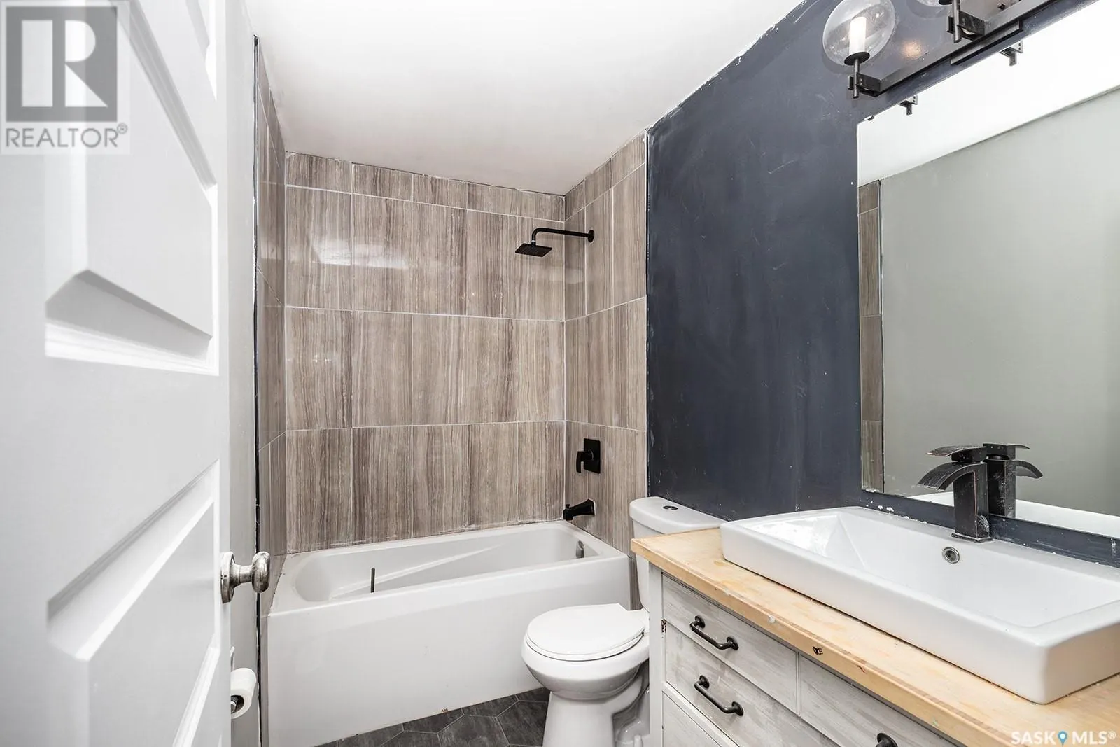 A & B 114 James STREET