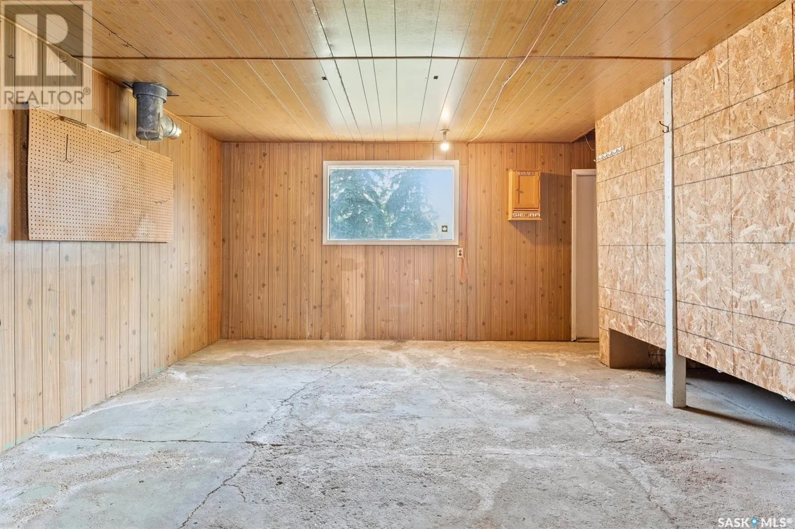 114 2nd STREET S