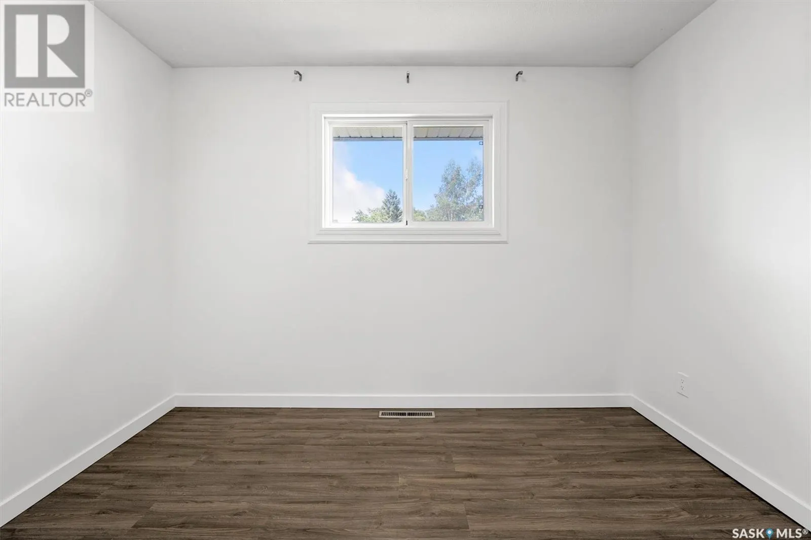 114 2nd STREET S