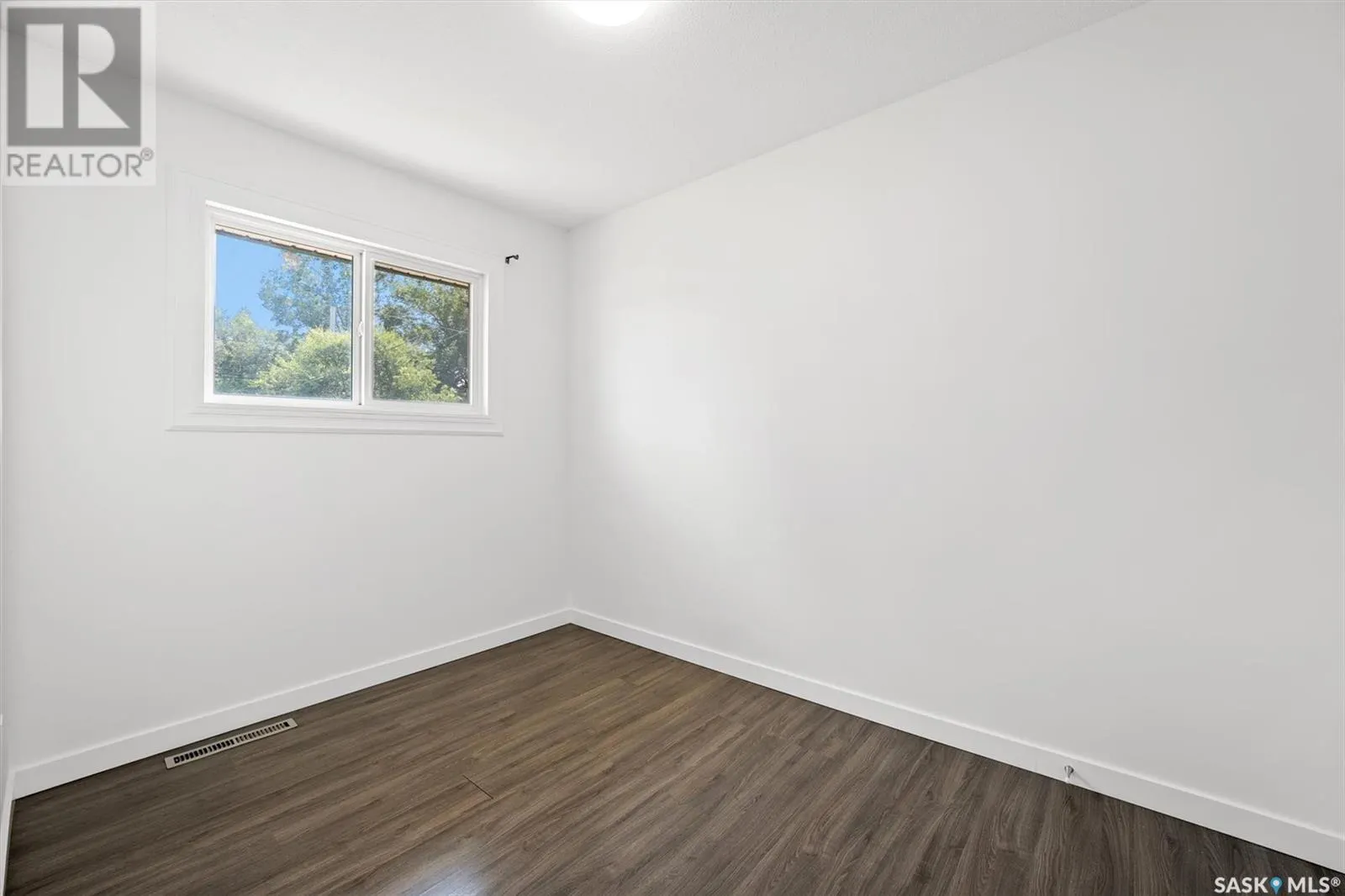 114 2nd STREET S