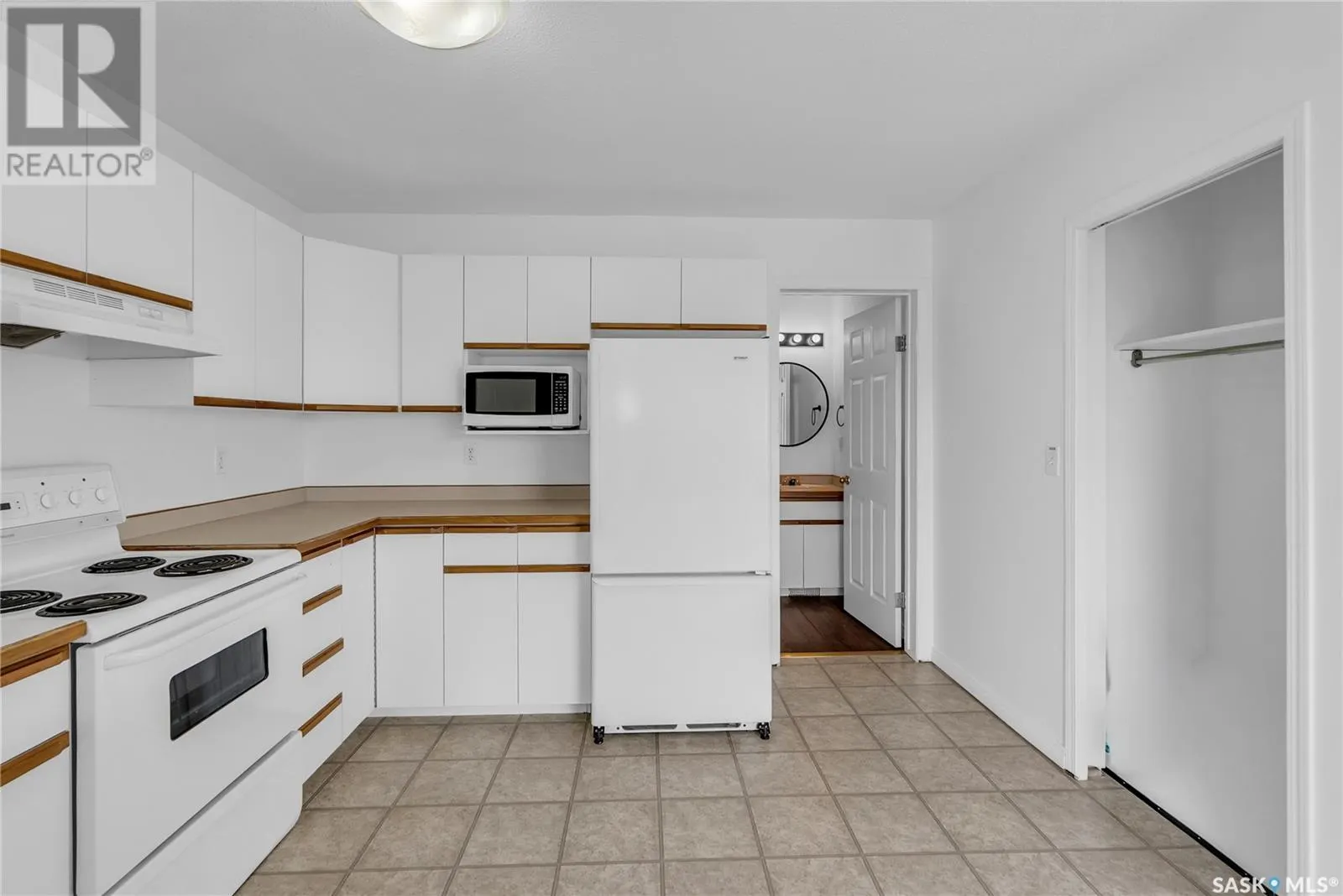 7 512 Reddekopp DRIVE