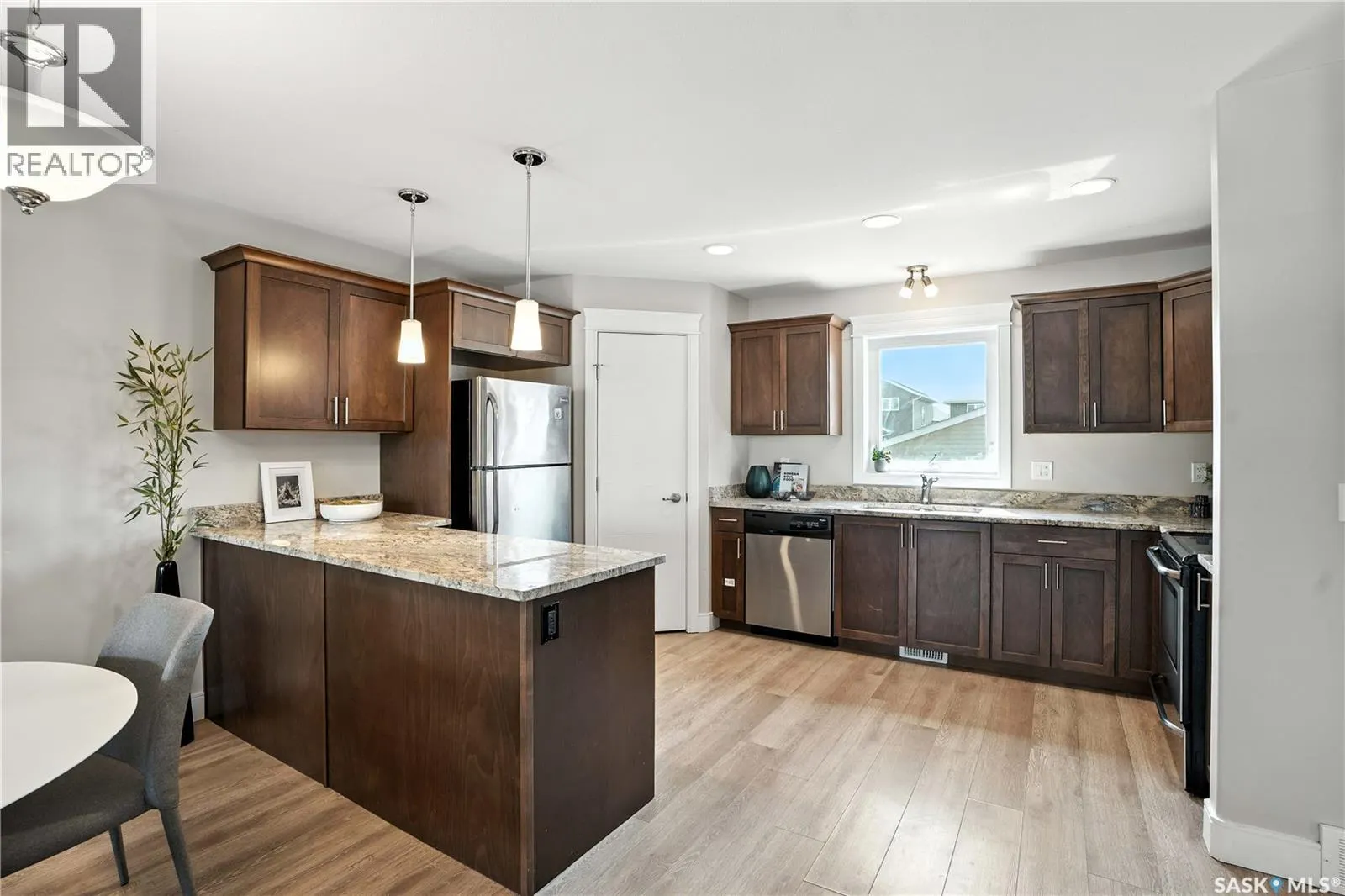 318 Veltkamp CRESCENT