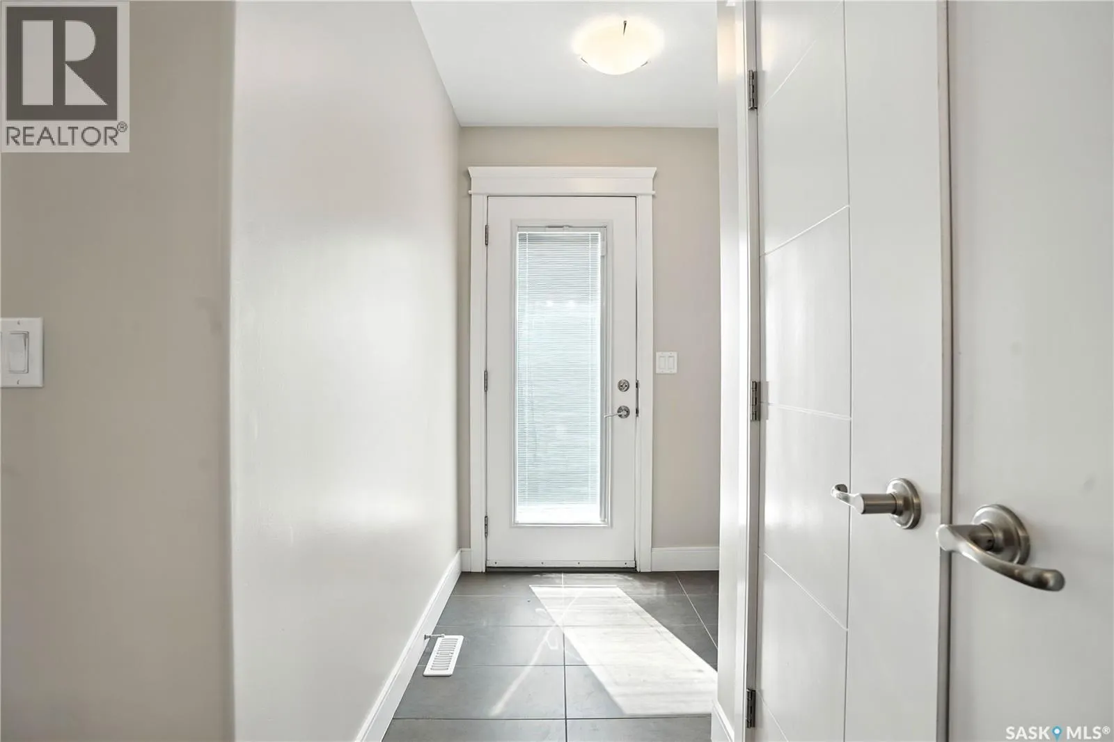 318 Veltkamp CRESCENT