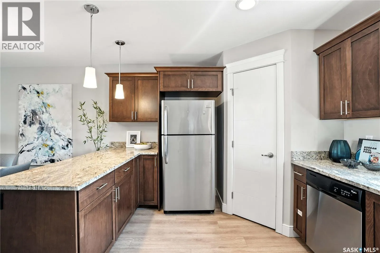 318 Veltkamp CRESCENT