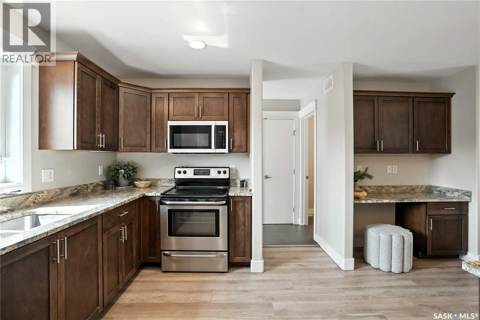 318 Veltkamp CRESCENT