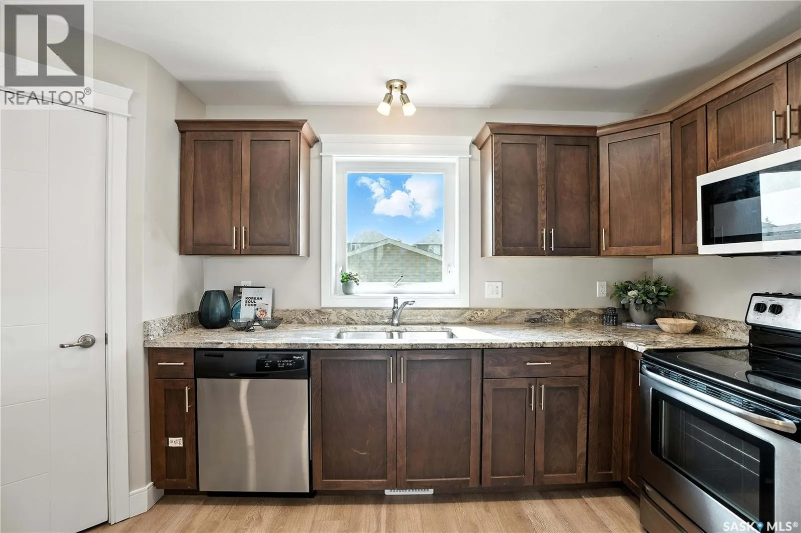 318 Veltkamp CRESCENT