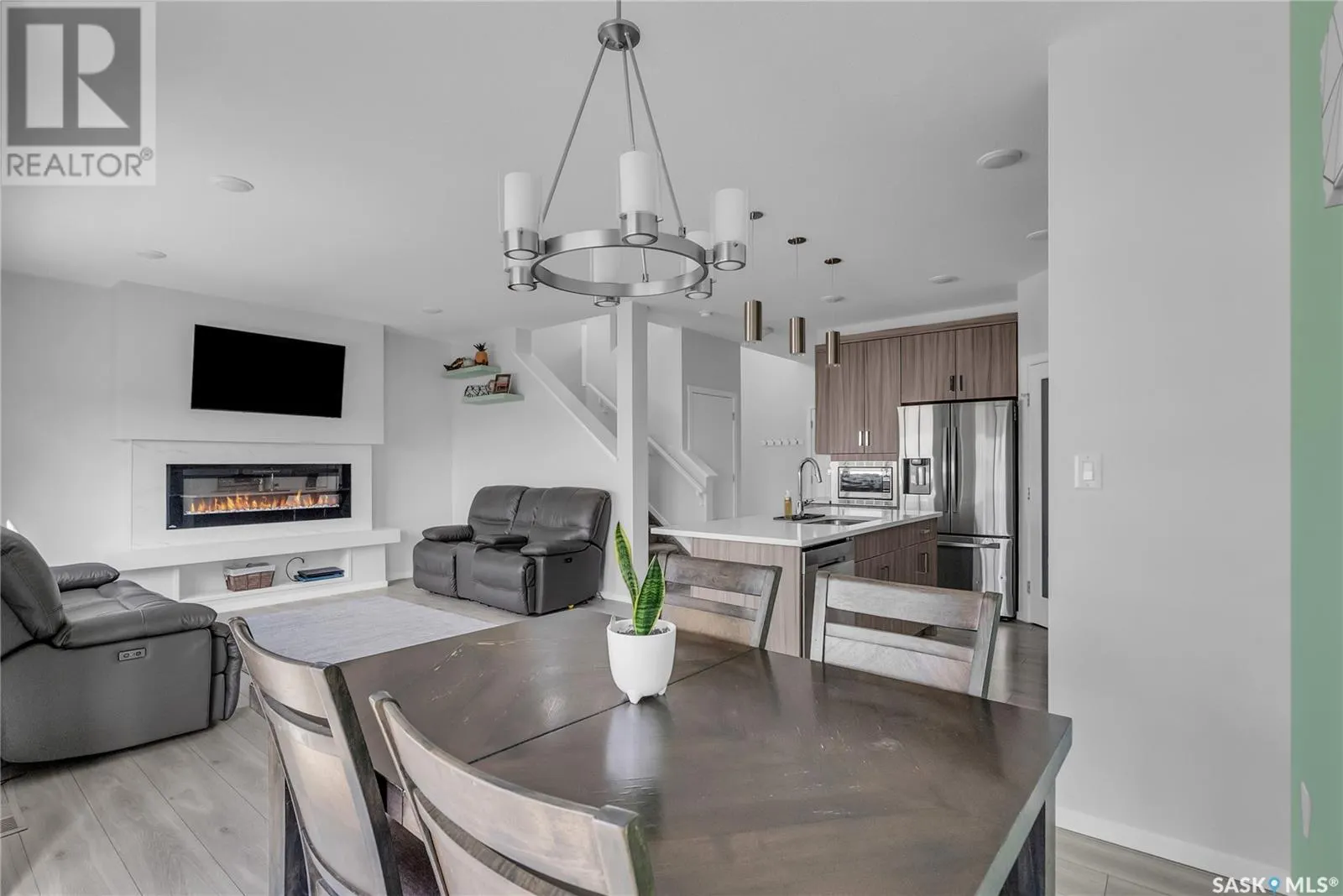 435 McFaull CRESCENT