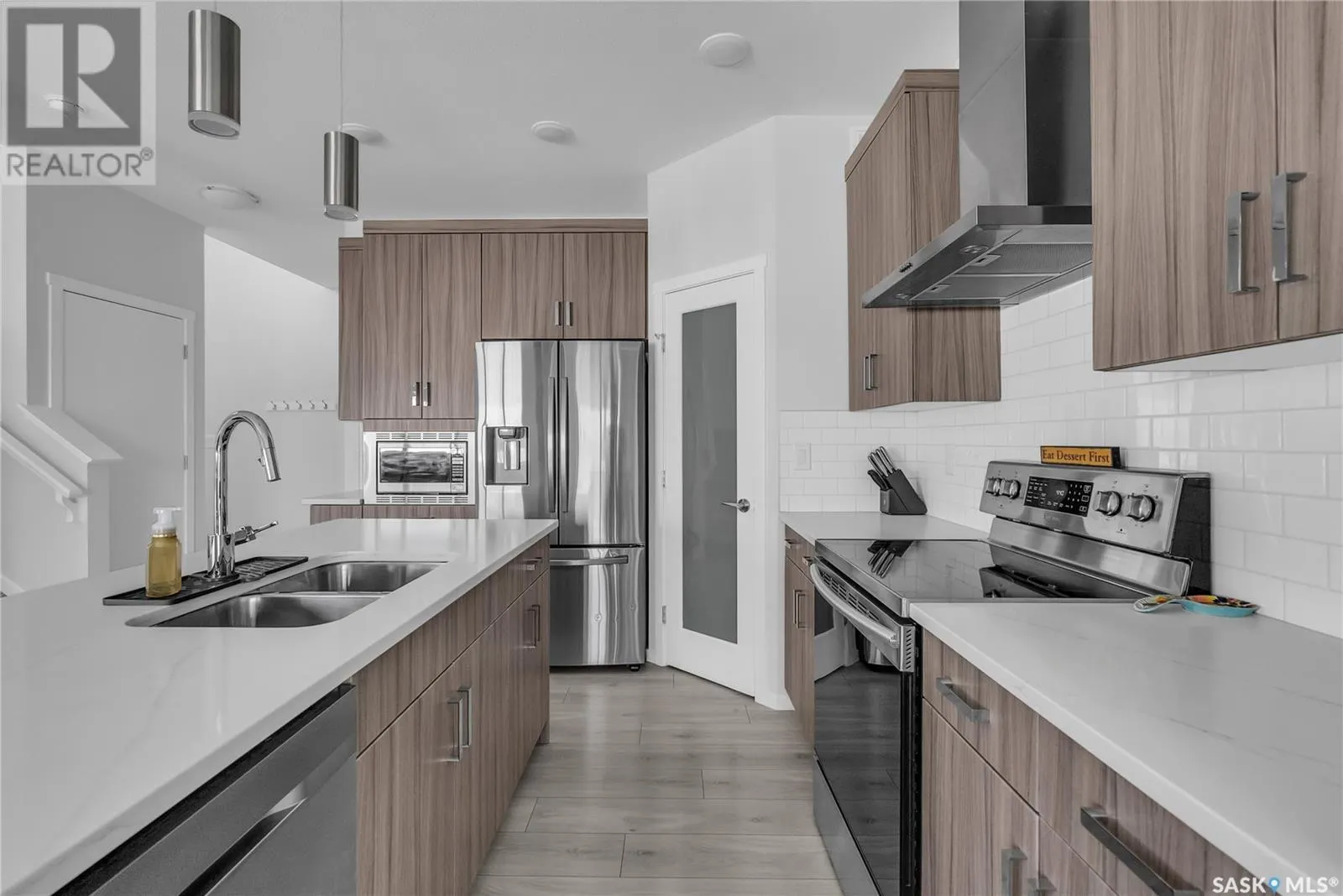 435 McFaull CRESCENT