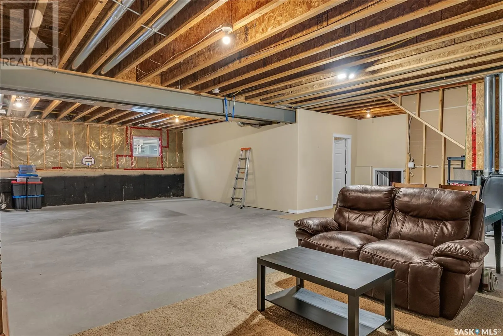 516 Antler CRESCENT