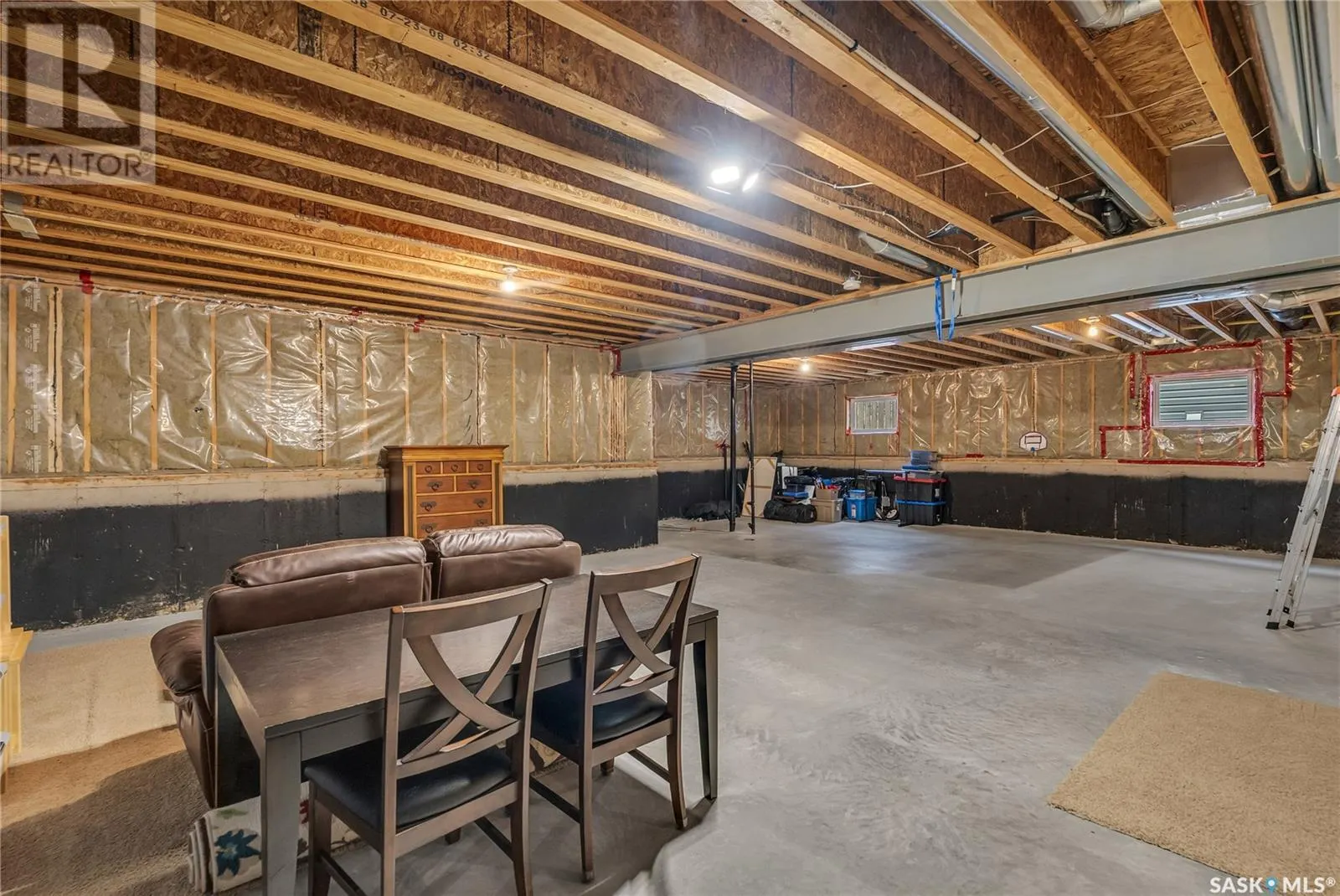 516 Antler CRESCENT