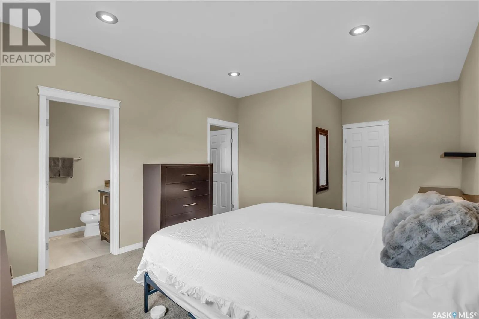 516 Antler CRESCENT