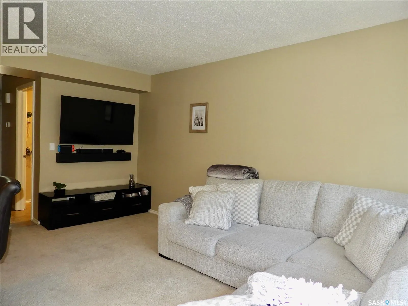 211 105 LYND CRESCENT