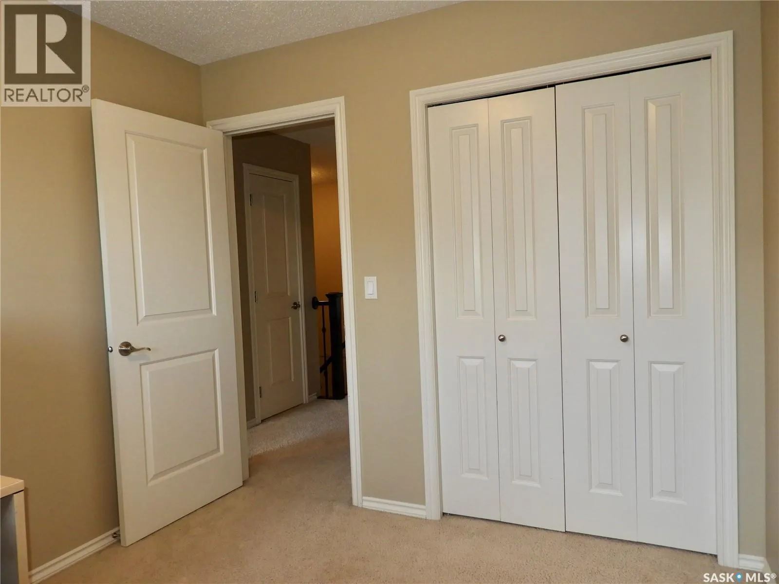 211 105 LYND CRESCENT