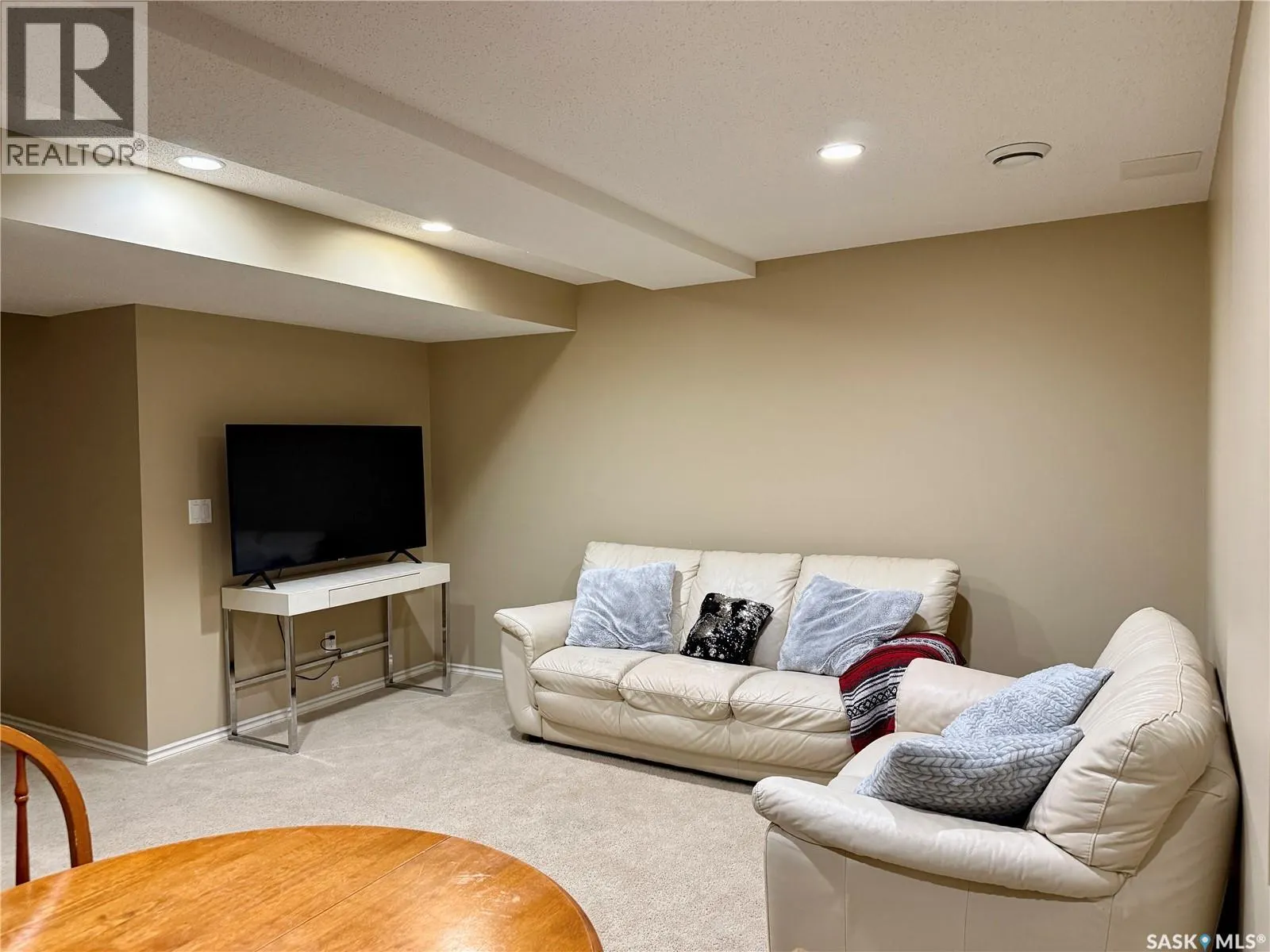 211 105 LYND CRESCENT