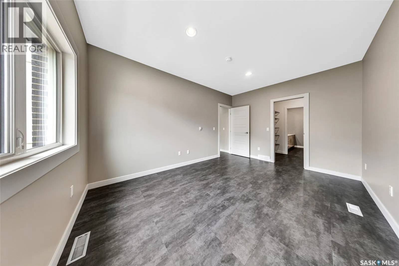 7 103 Willis CRESCENT