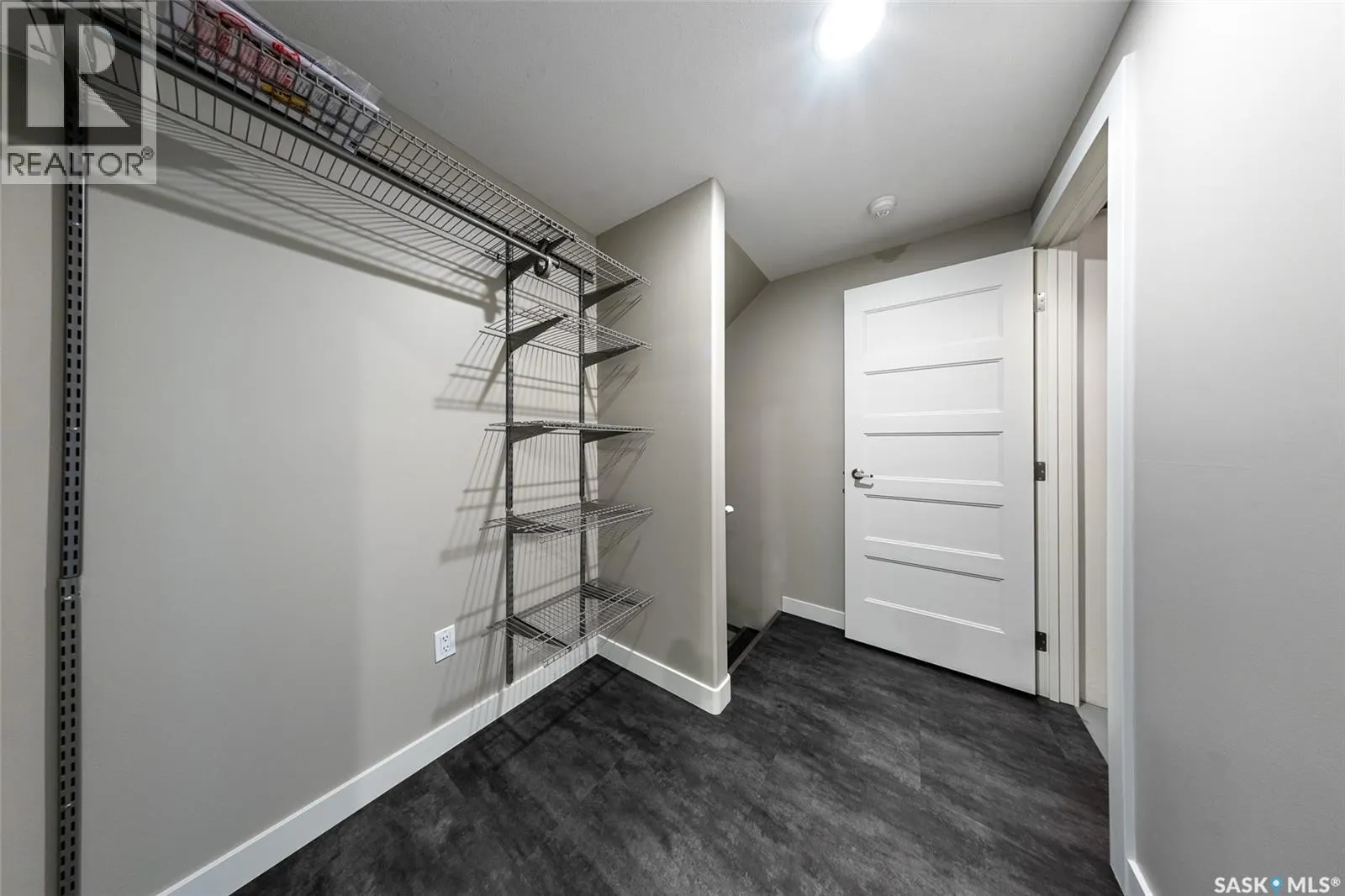 7 103 Willis CRESCENT