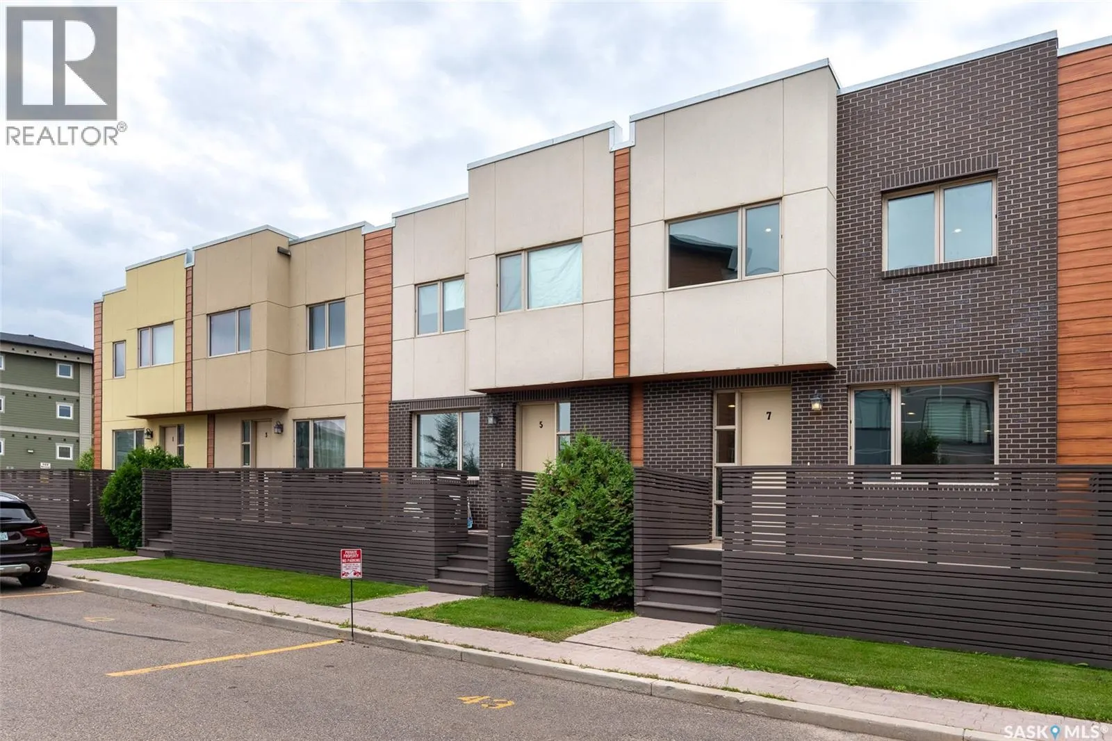 7 103 Willis CRESCENT