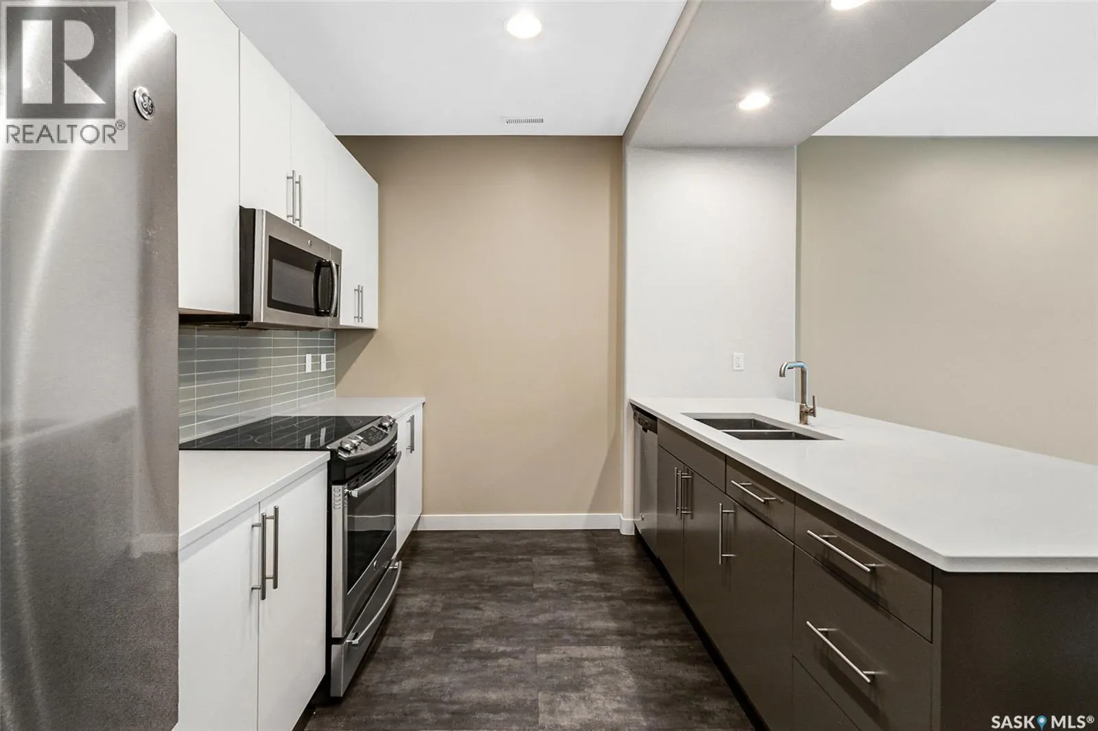 7 103 Willis CRESCENT