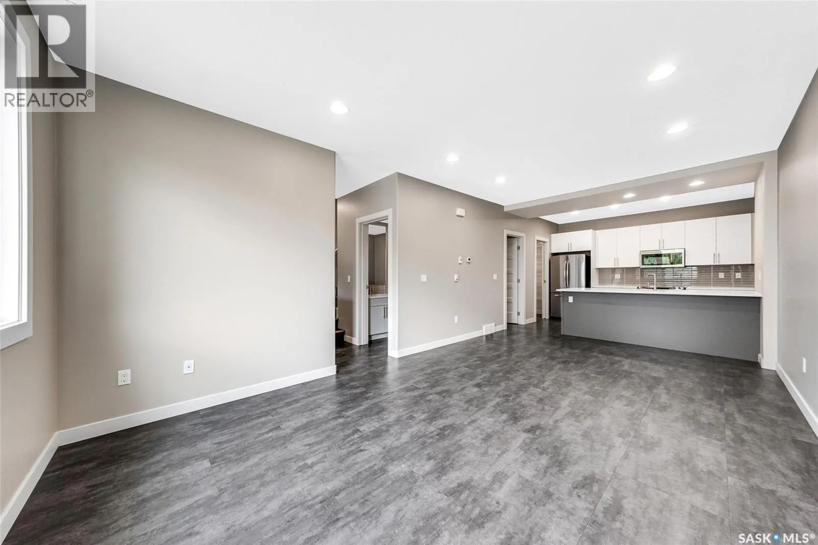 7 103 Willis CRESCENT