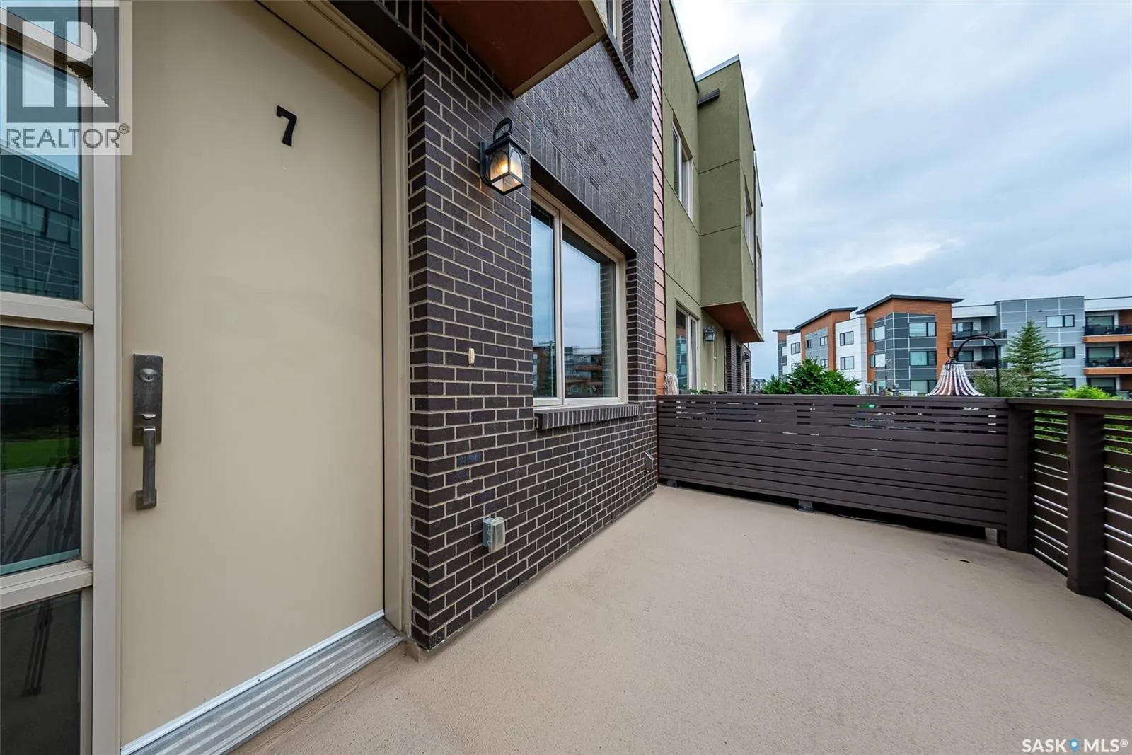 7 103 Willis CRESCENT