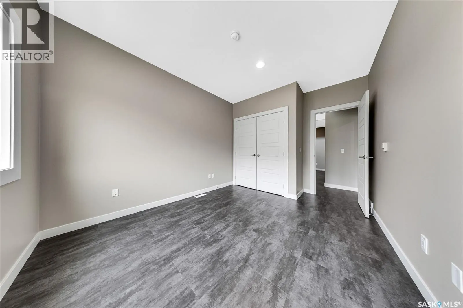 7 103 Willis CRESCENT