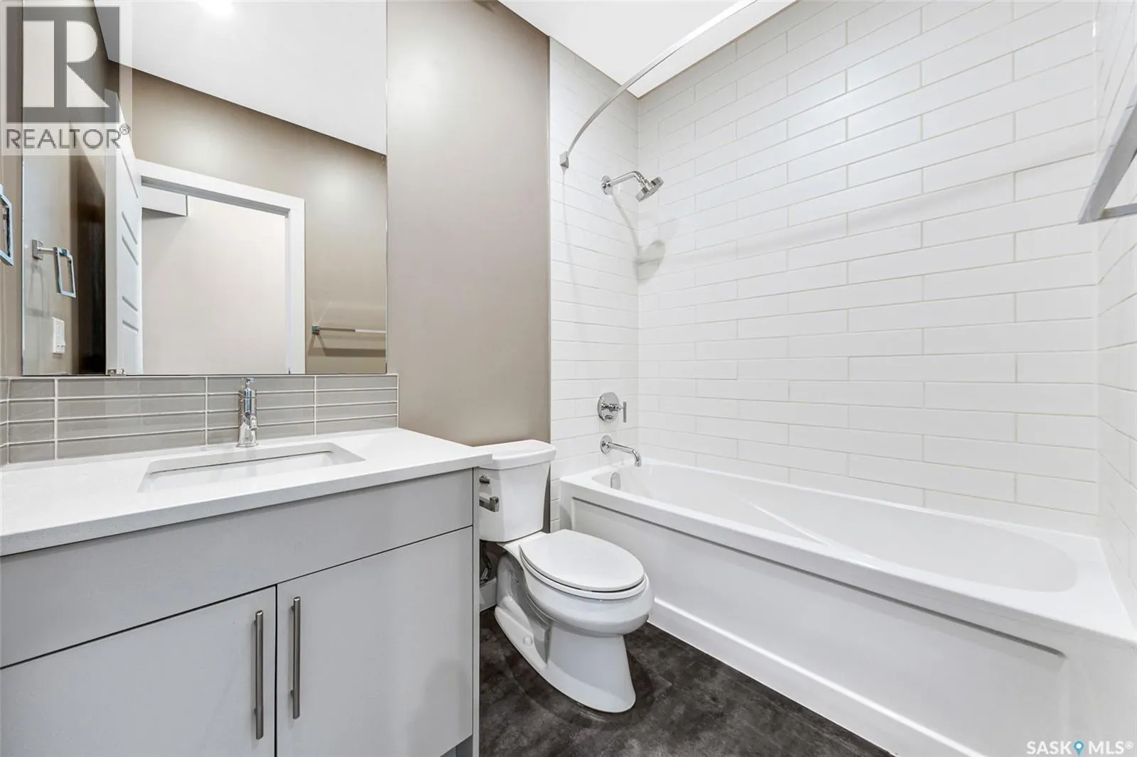 7 103 Willis CRESCENT