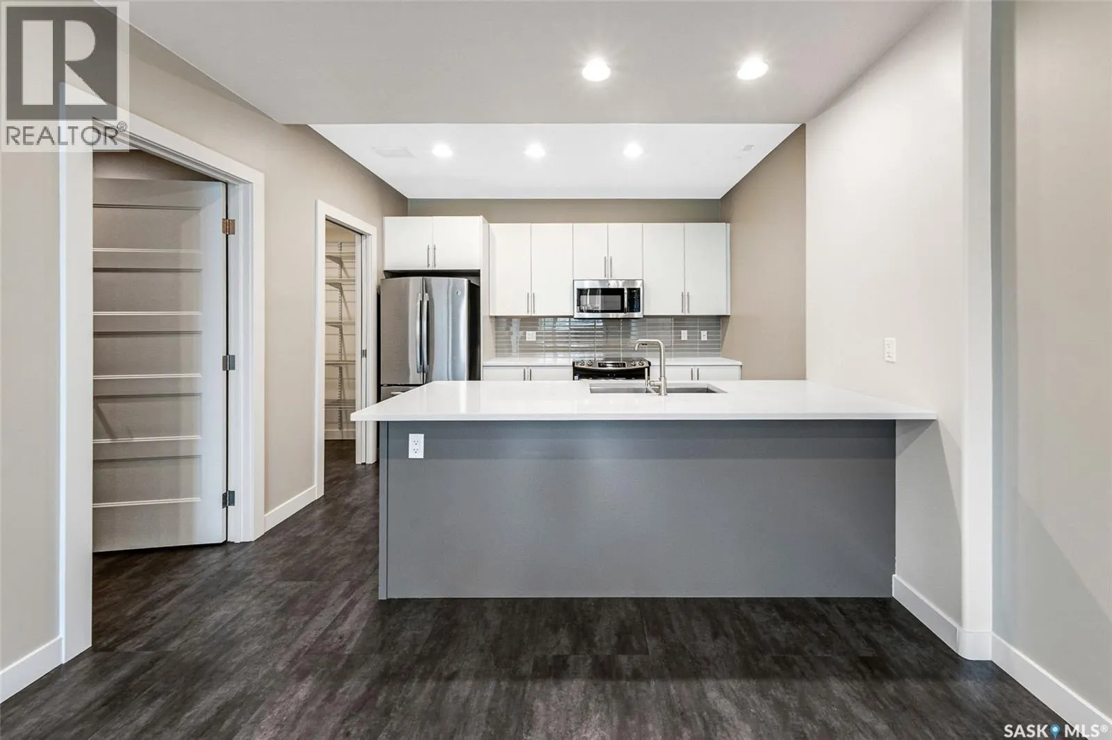 7 103 Willis CRESCENT