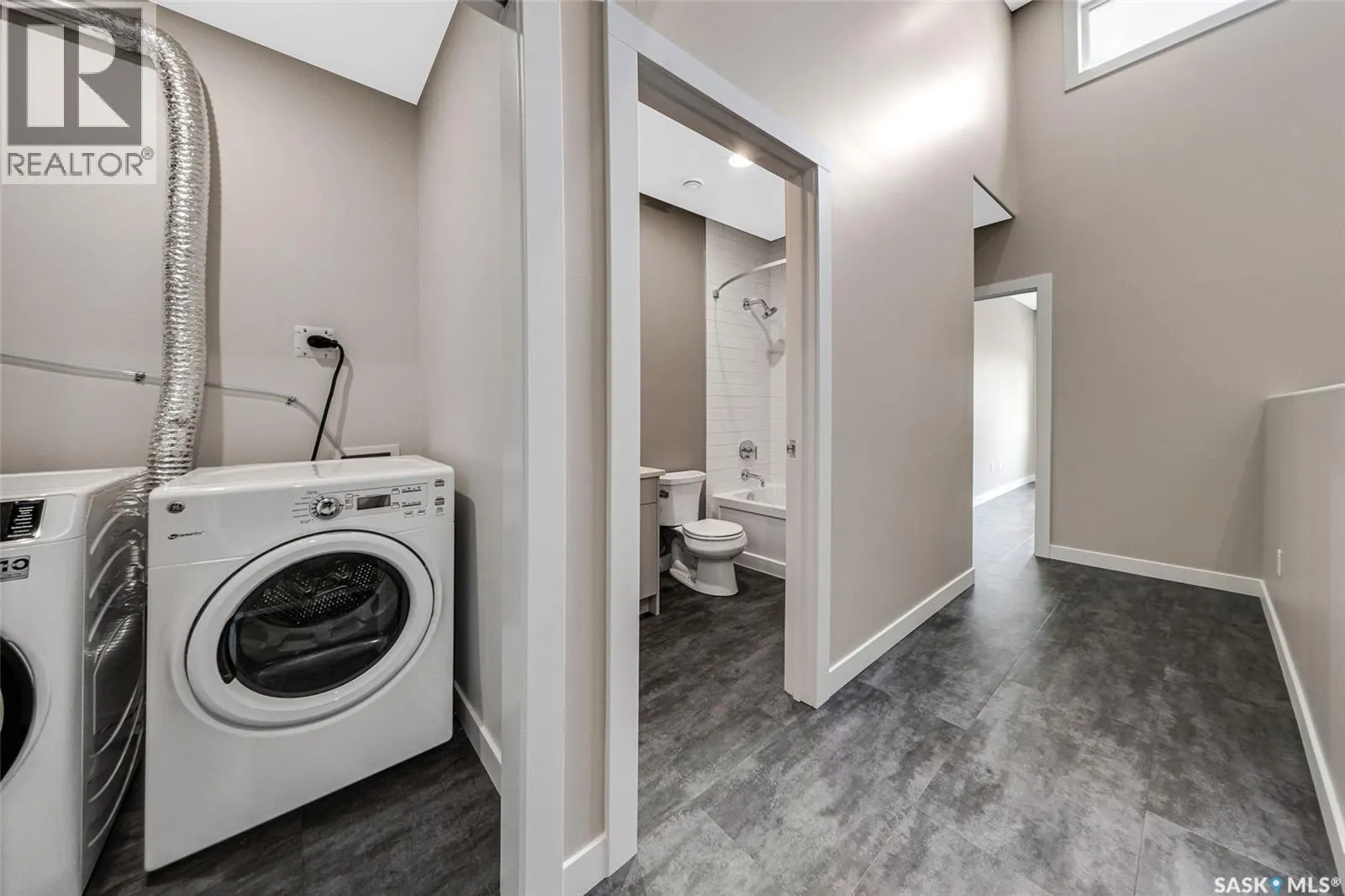 7 103 Willis CRESCENT
