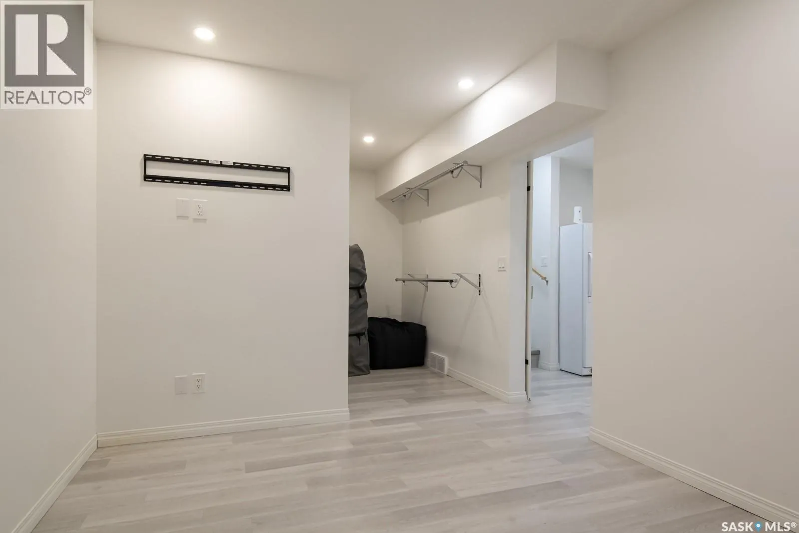 152 Dubois CRESCENT
