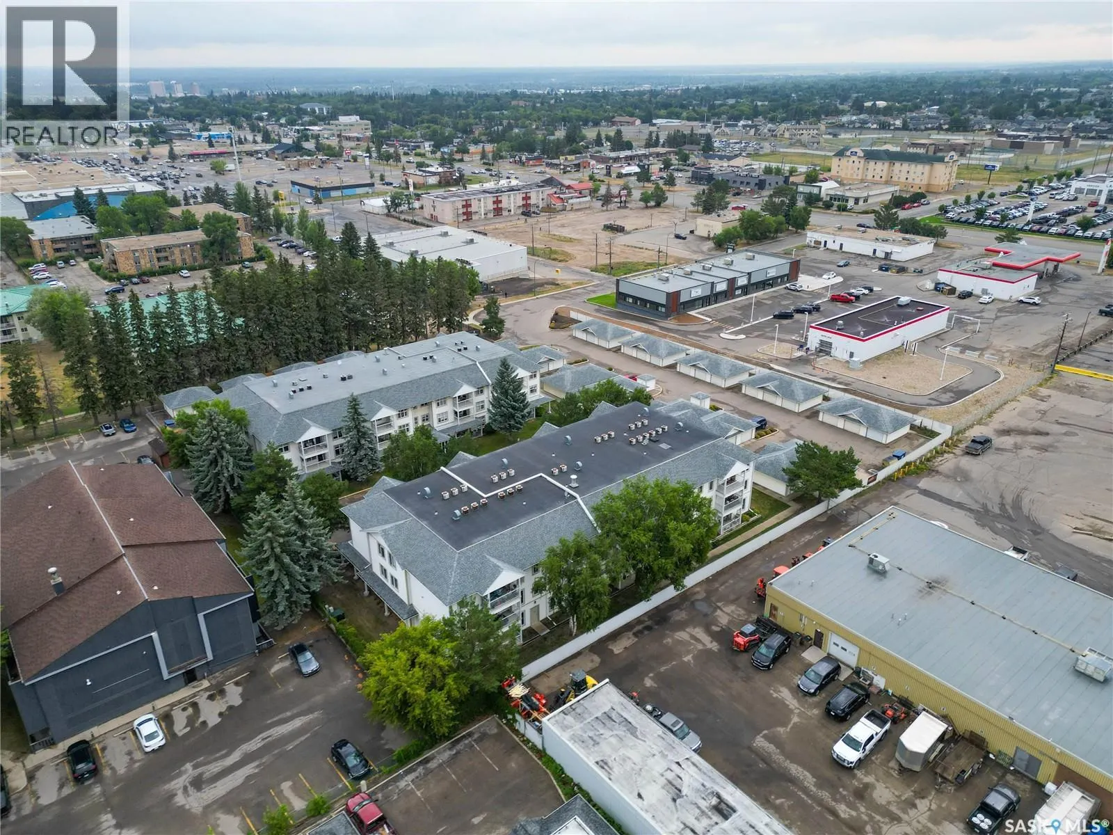 215 305 34th STREET W