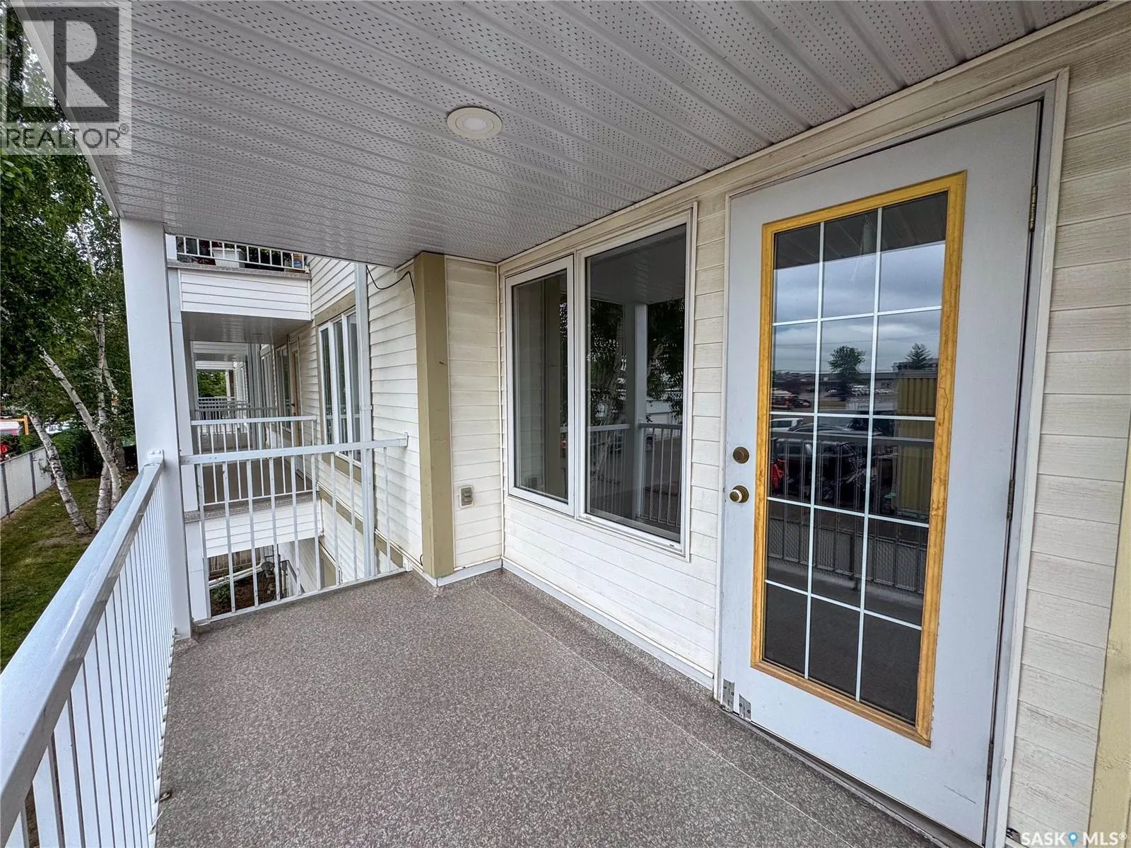 215 305 34th STREET W