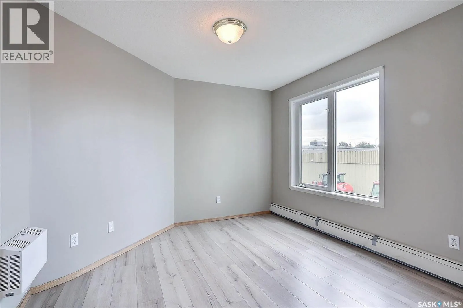 215 305 34th STREET W