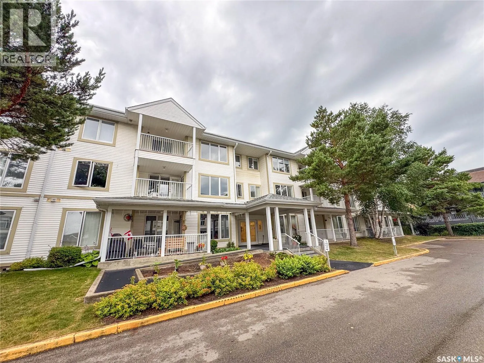 215 305 34th STREET W