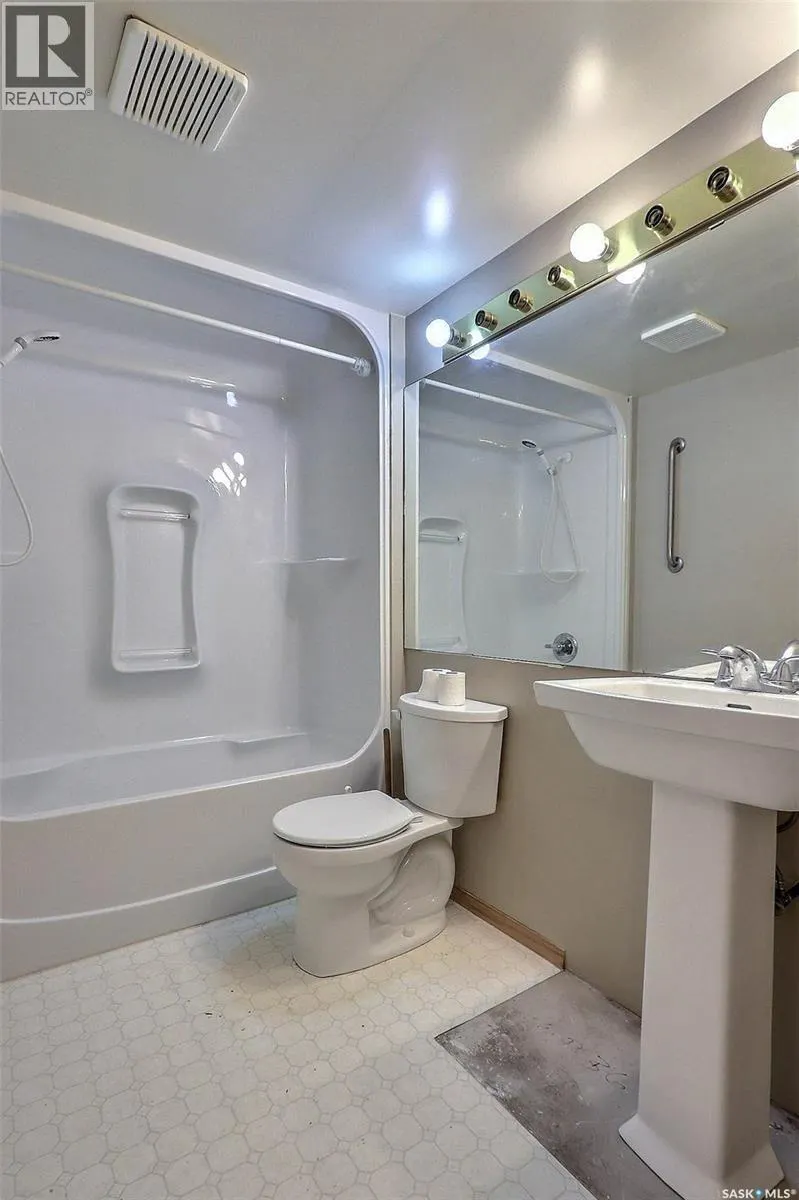 215 305 34th STREET W