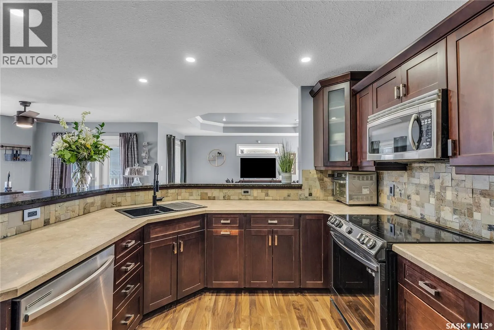 318 Lakeridge DRIVE