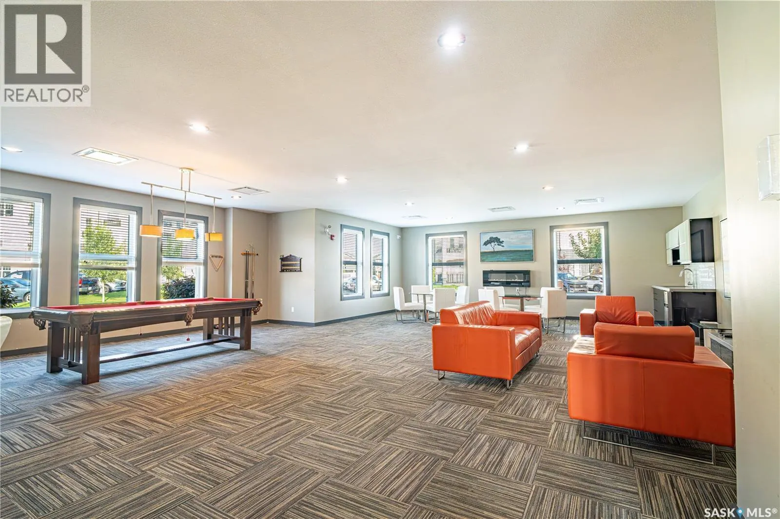 211 130 Phelps WAY