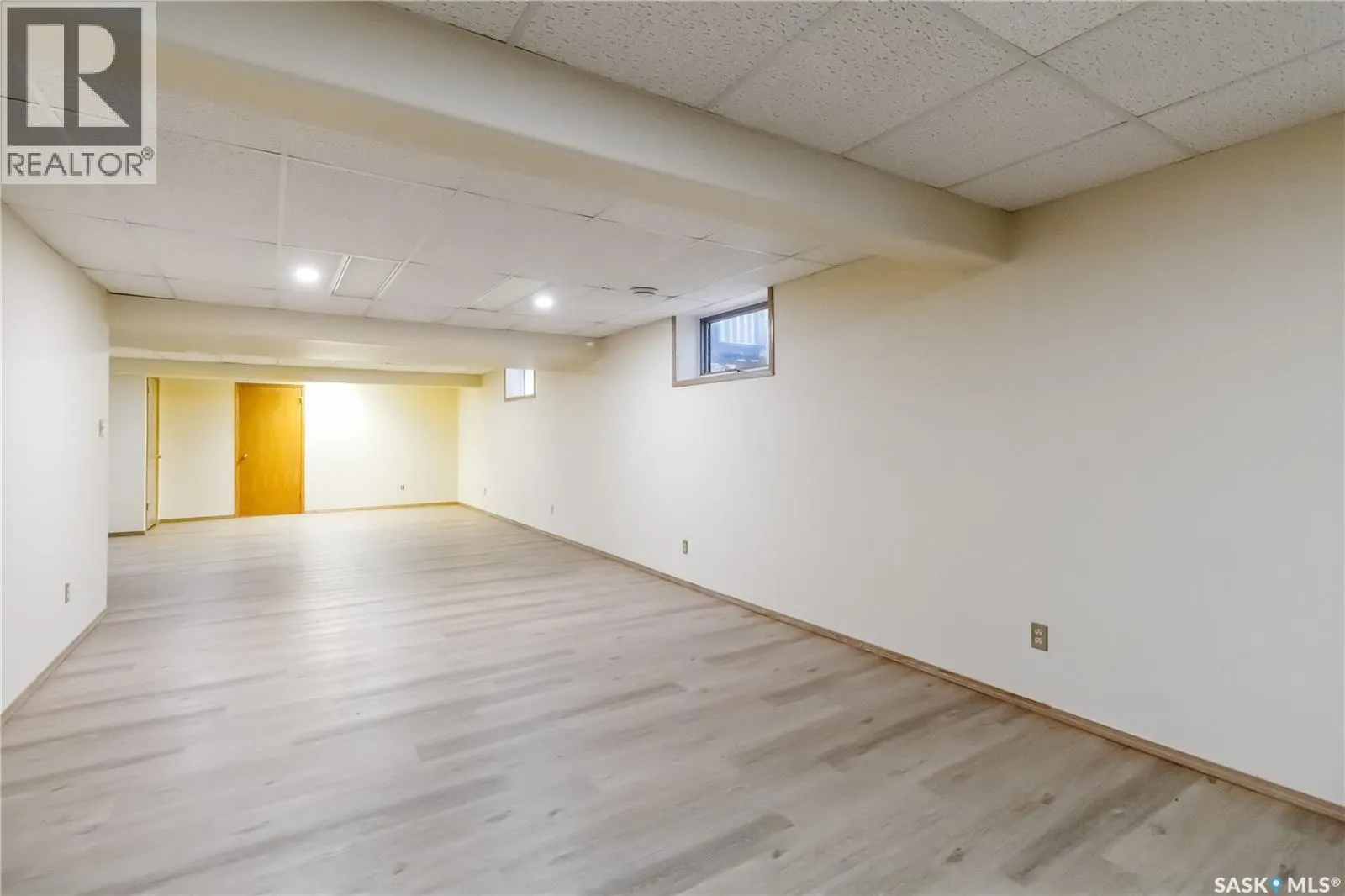 1203 15th STREET E