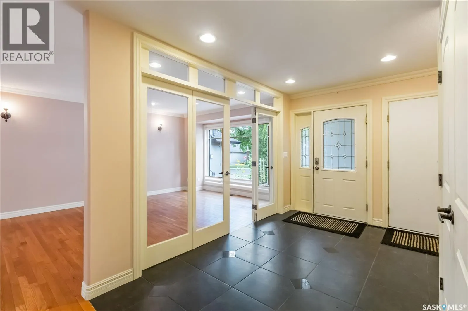 1203 15th STREET E