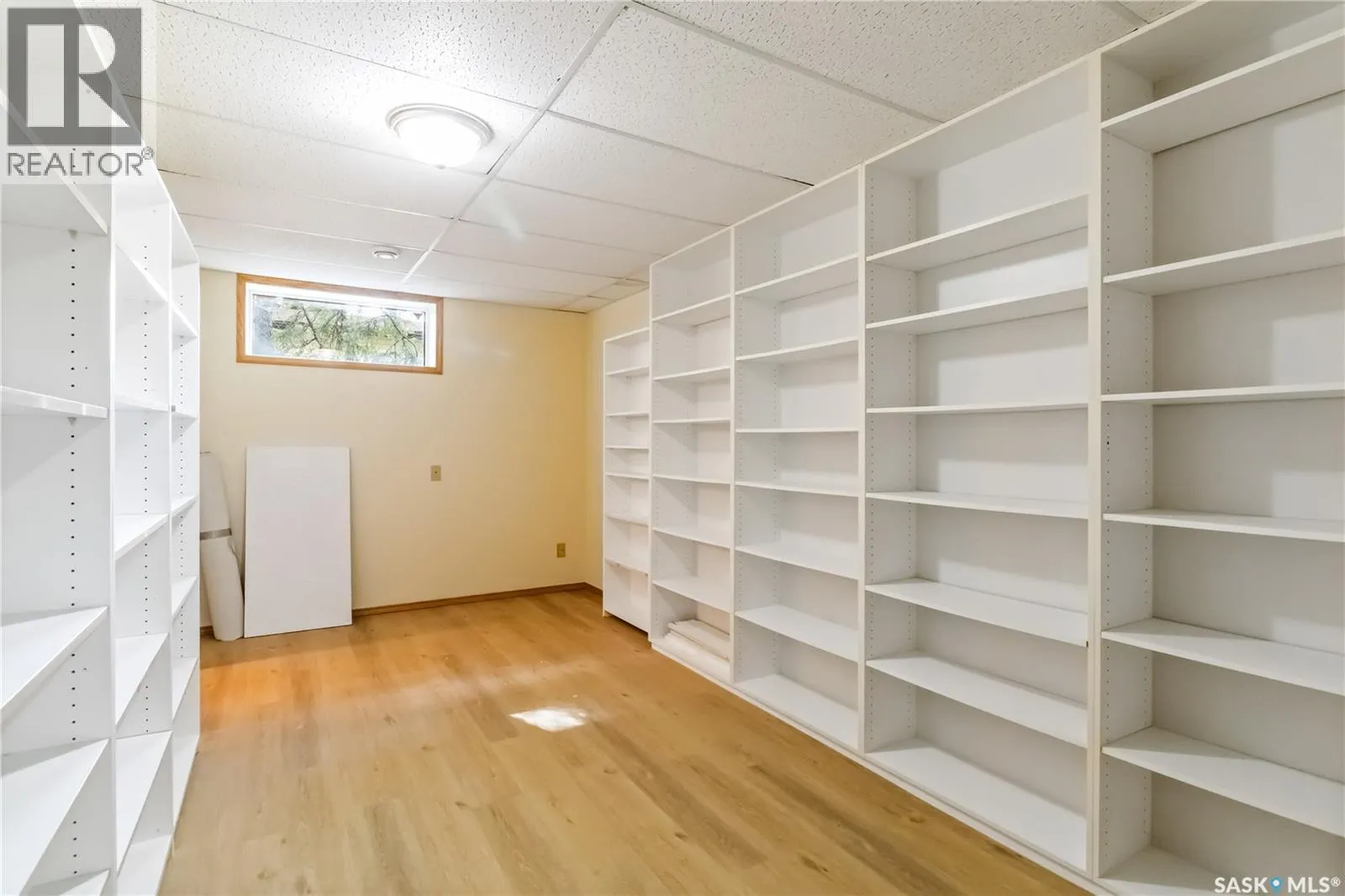 1203 15th STREET E
