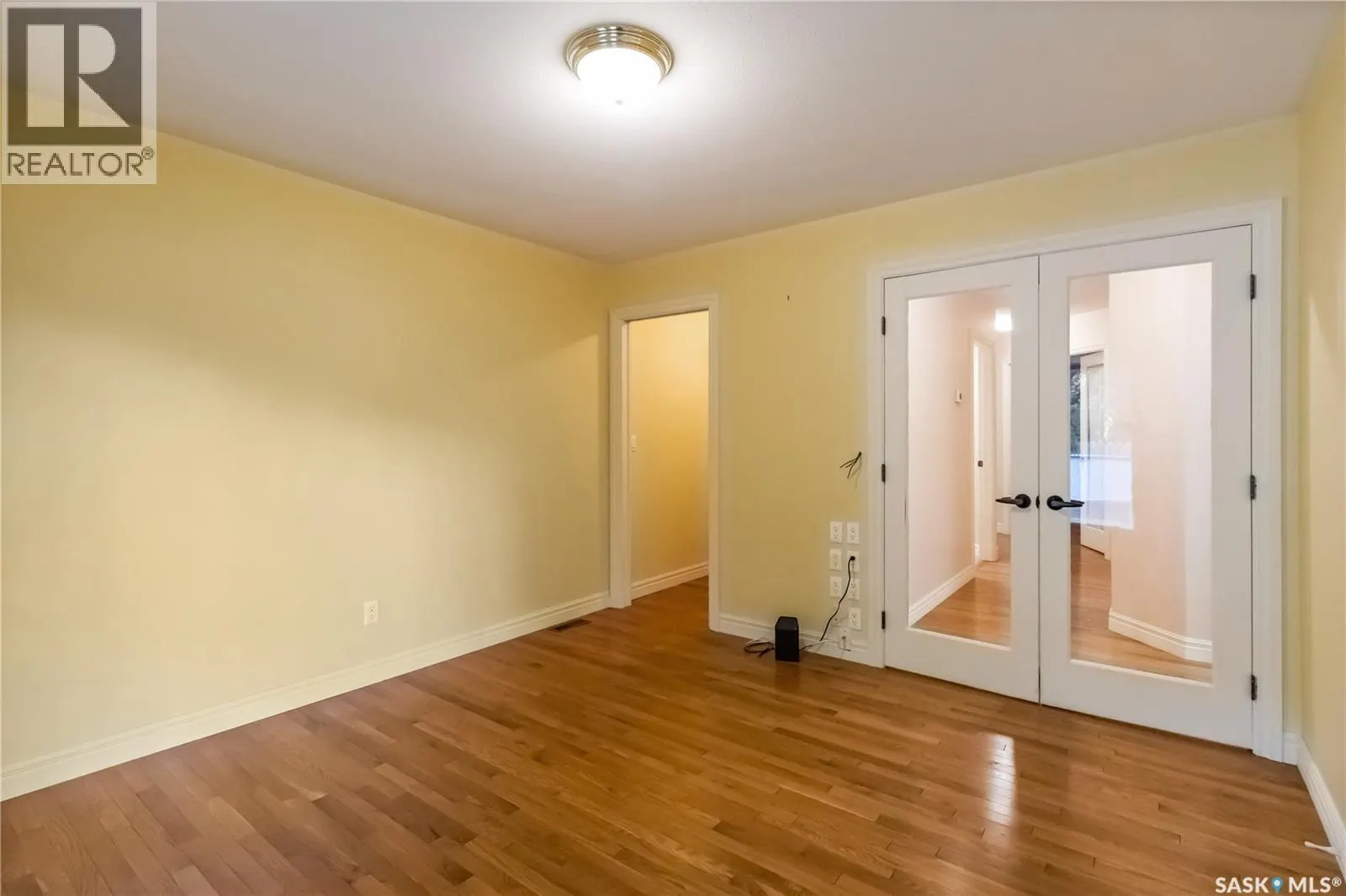 1203 15th STREET E
