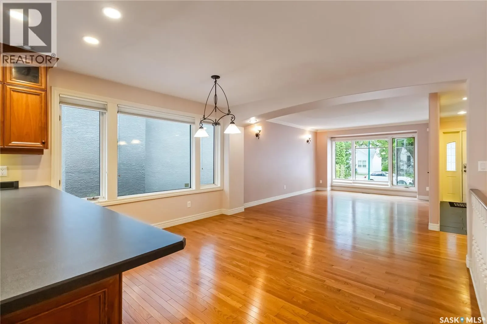 1203 15th STREET E