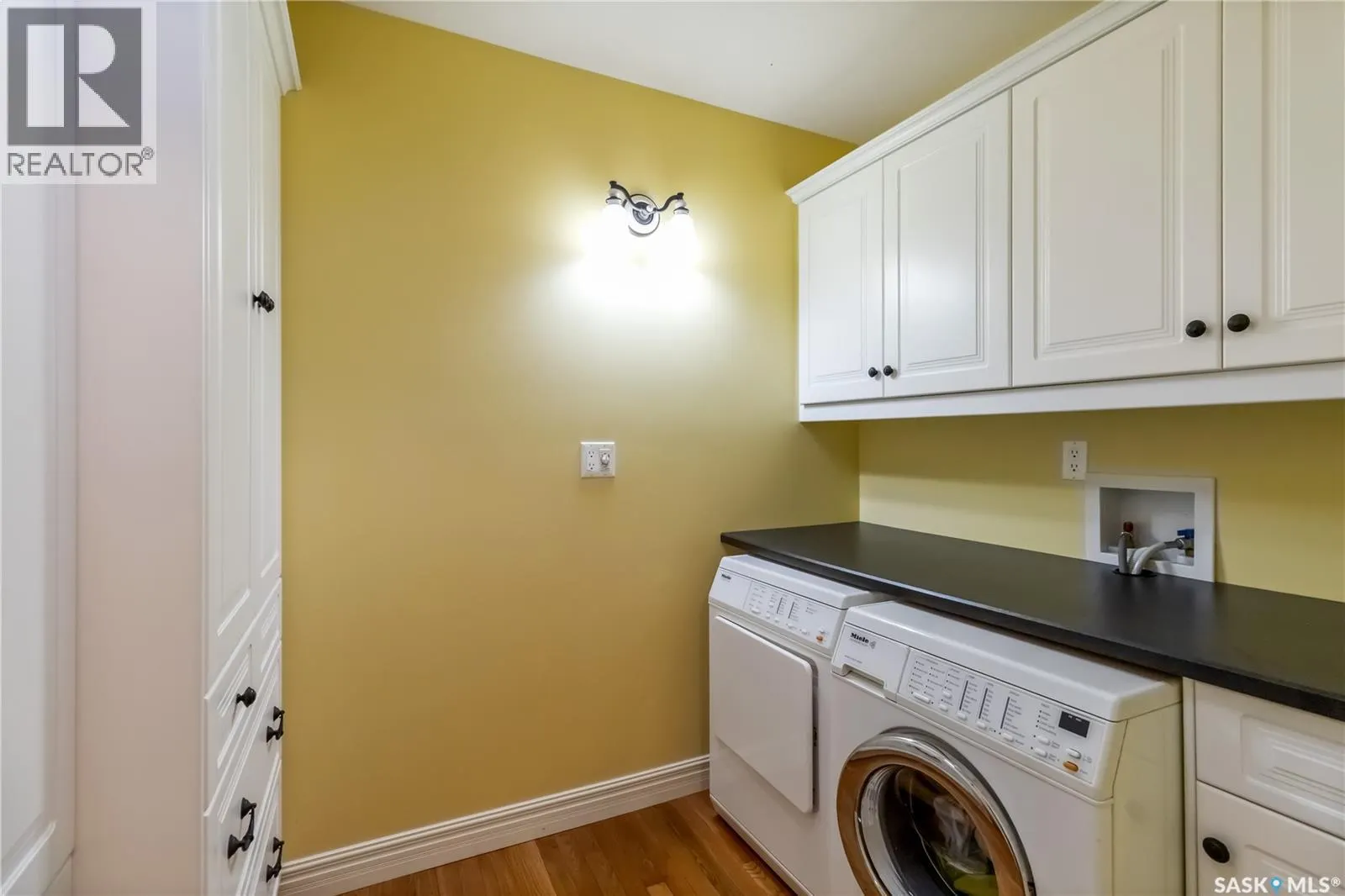 1203 15th STREET E