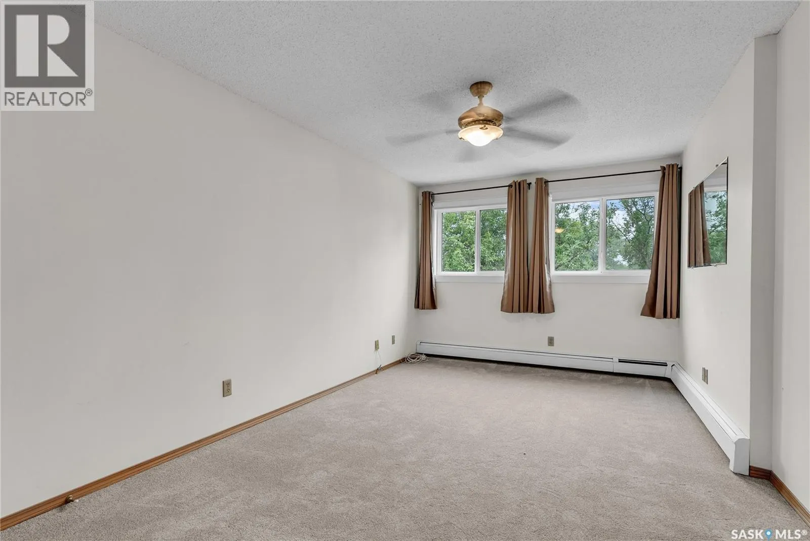 306 921 Main STREET E