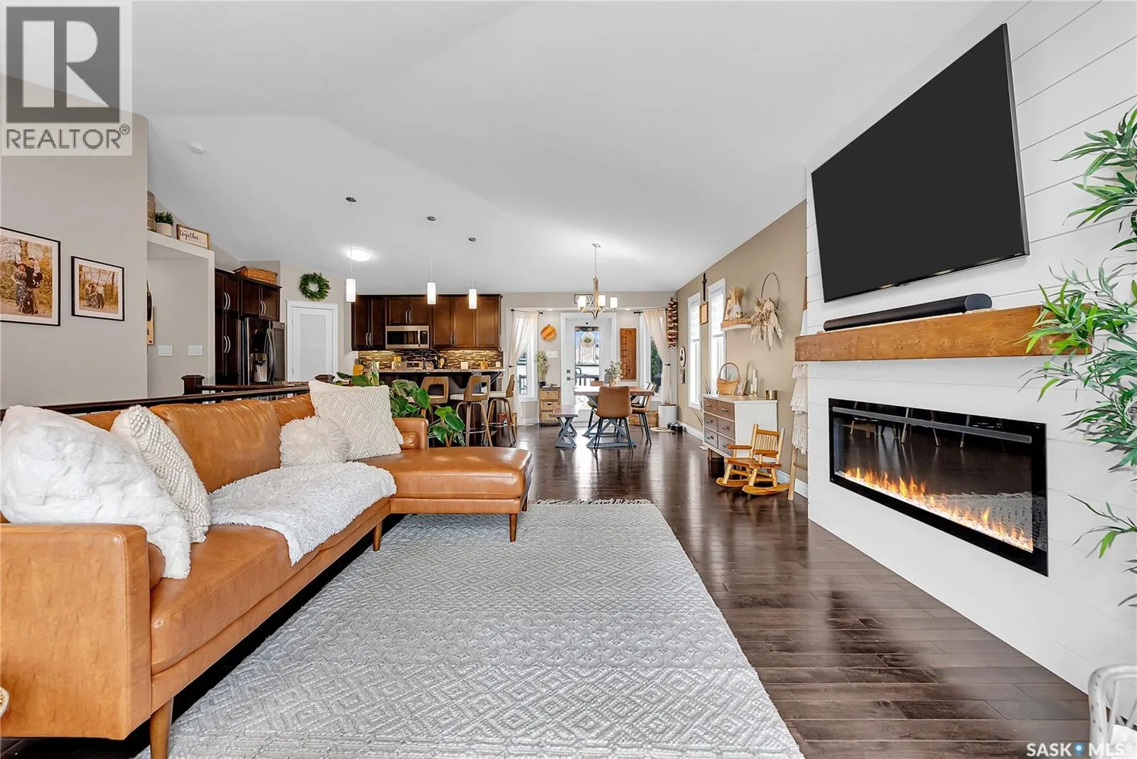 424 Hogan WAY