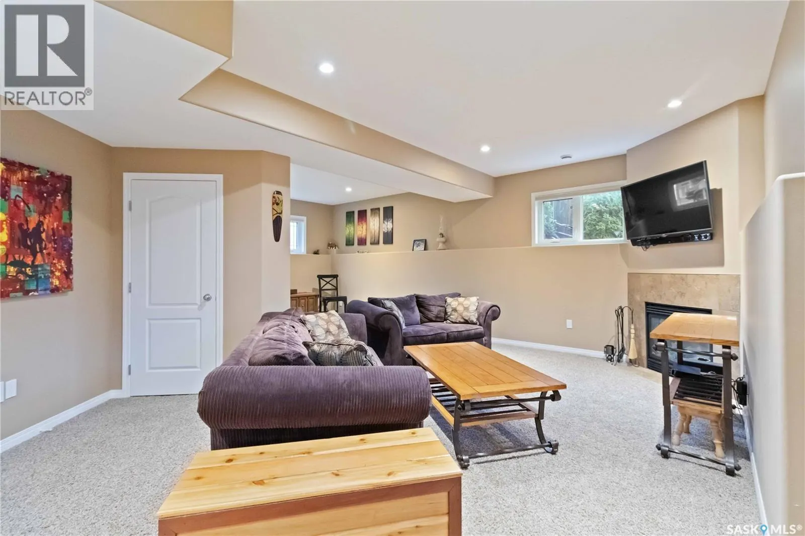606 Dickson CRESCENT